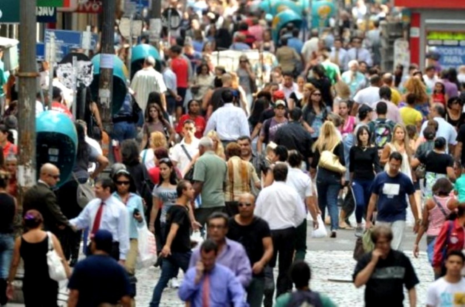 Publicado decreto que desobriga o uso de máscaras ao ar livre no RS