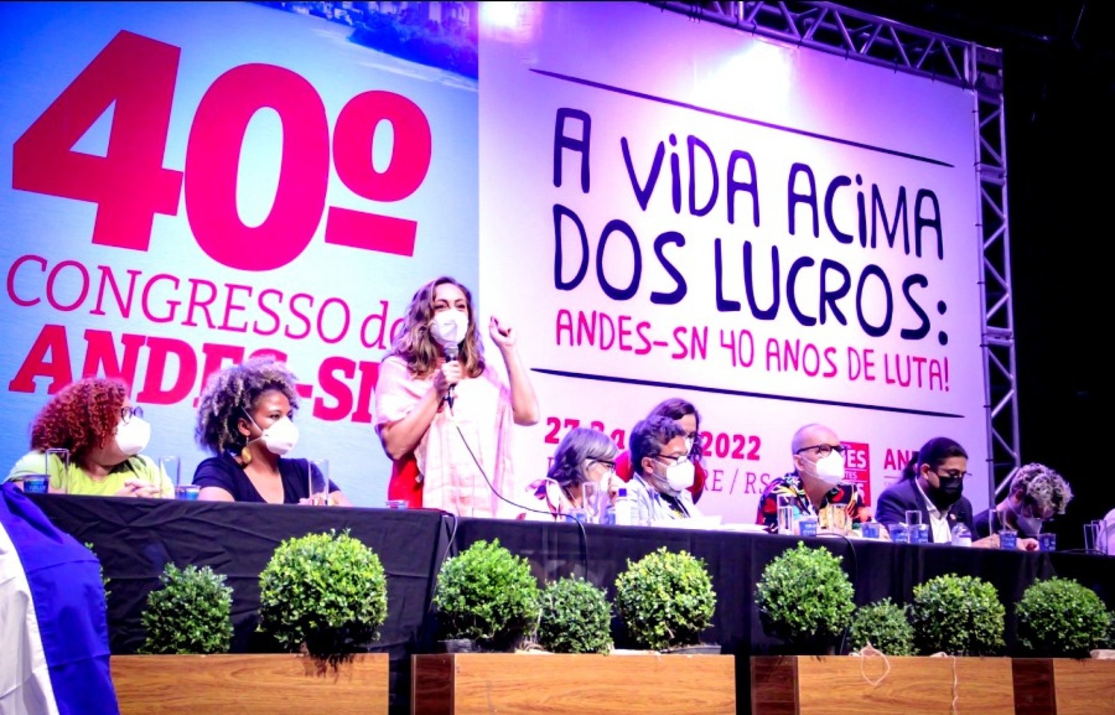 Sindicato Nacional traz mais de 600 docentes à capital gaúcha