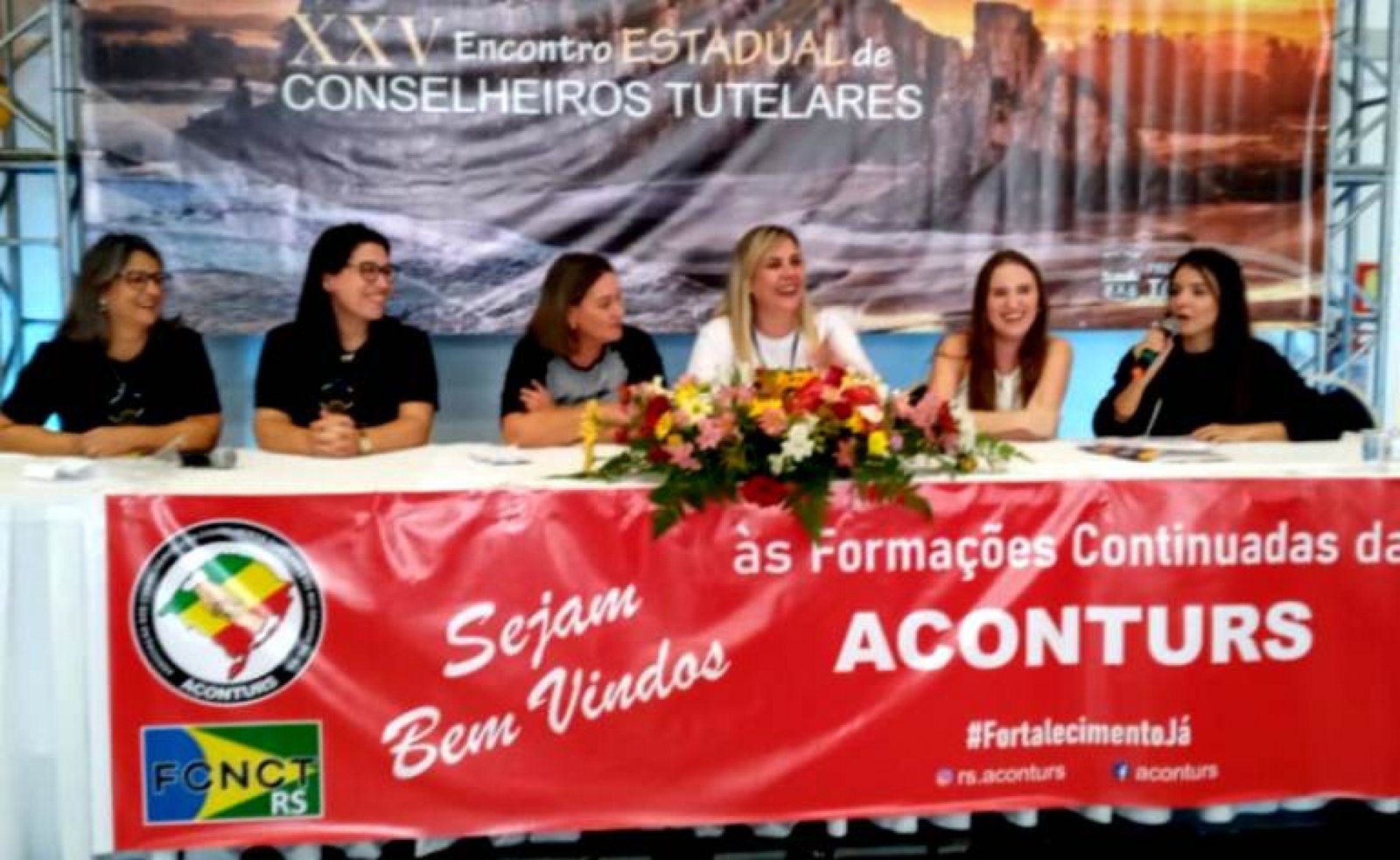 Secretária apresenta experiência do serviço família acolhedora