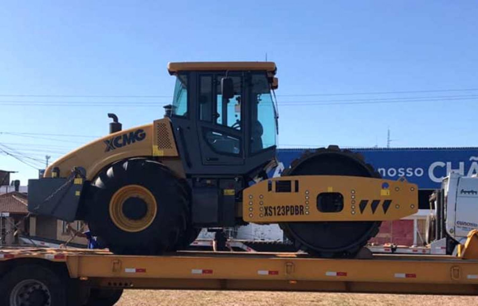 Prefeitura recebeu um Rolo Compactador no valor de 414 mil reais