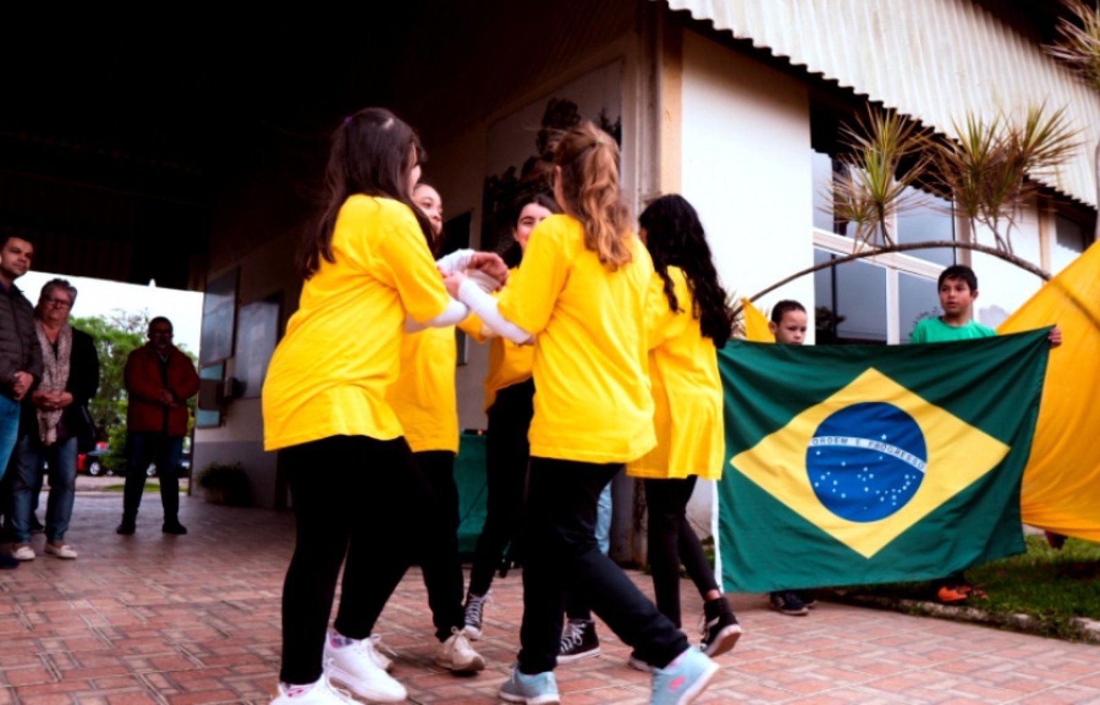 Desfile Cívico em homenagem aos 200 anos de Independencia