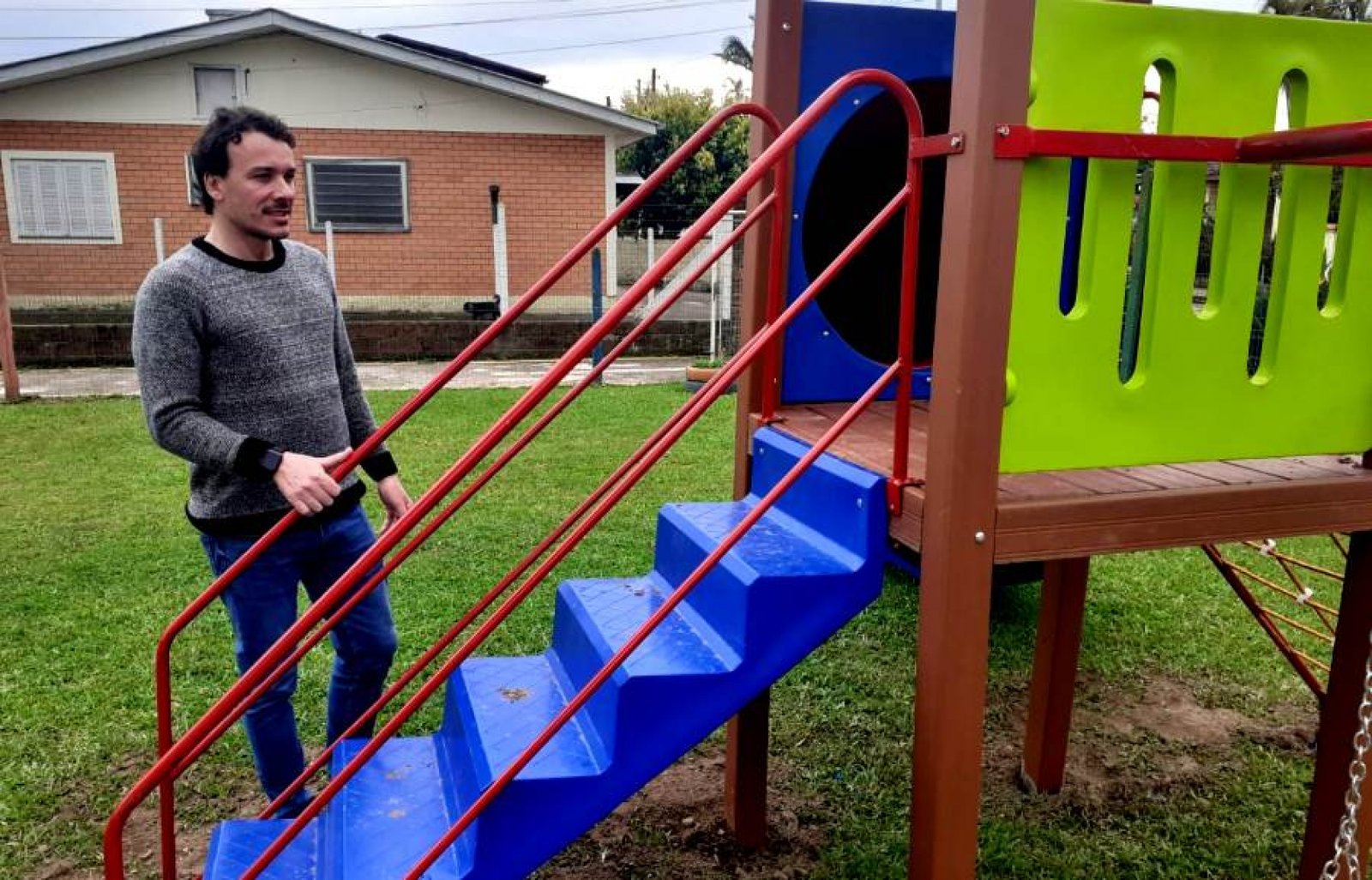 Prefeitura de Montenegro investe 200 mil reais em playgrounds para escolas