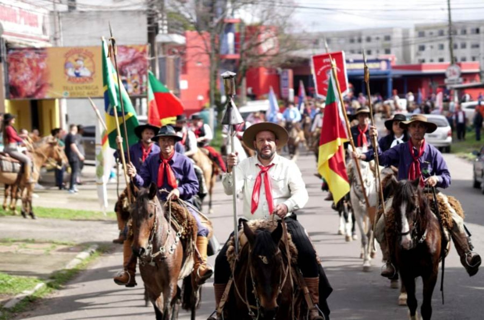 Desfile encerrou a Semana Farroupilha em Sapucaia do Sul