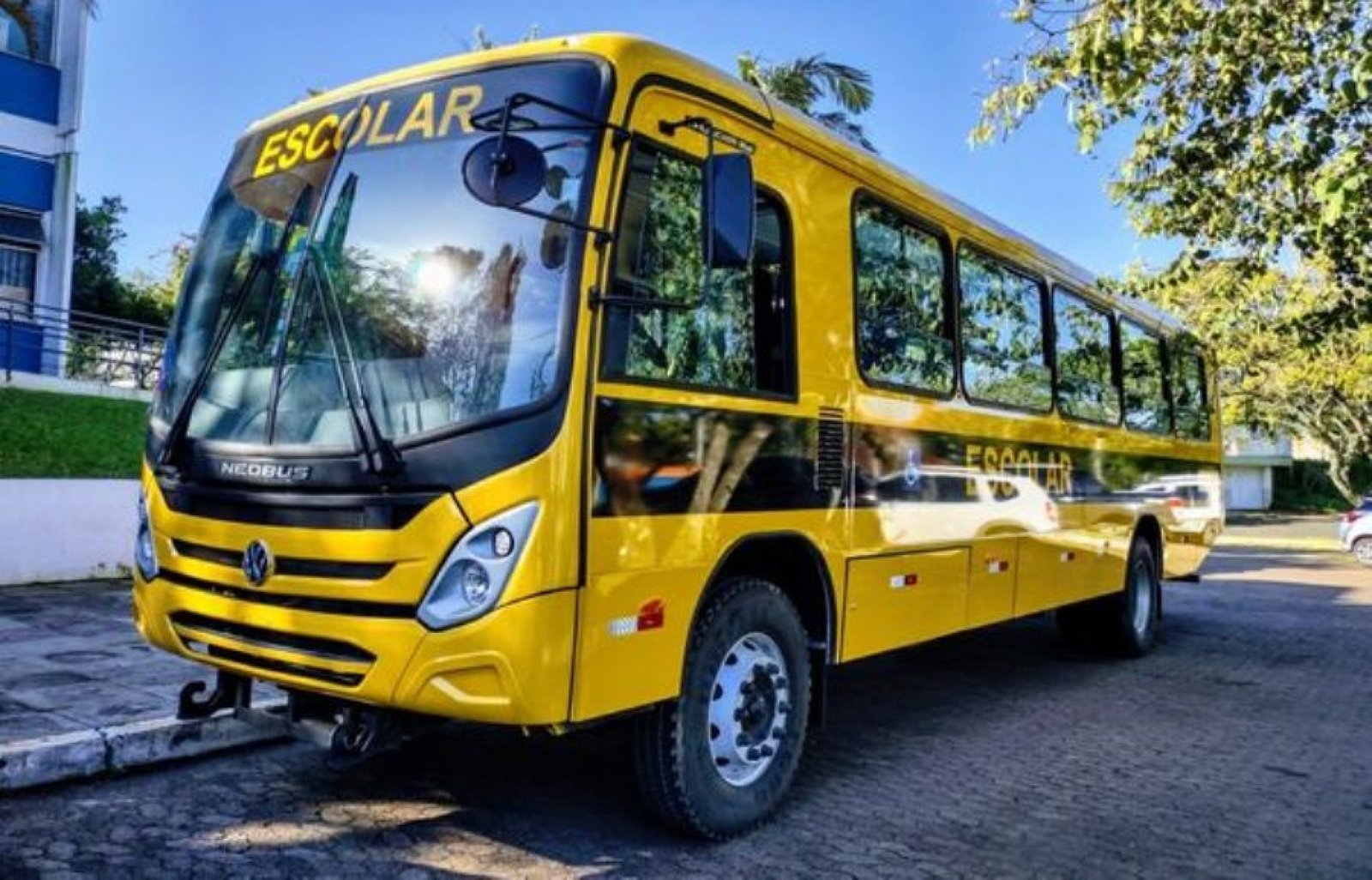  Mais um ônibus escolar entregue para a Secretaria de Educação