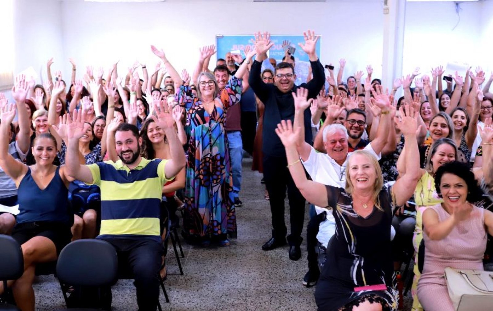 Prefeitura dá posse às novas diretorias das escolas municipais
