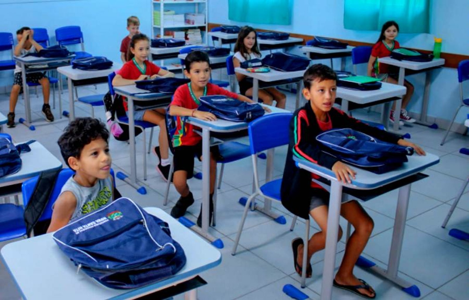 Prefeitura de Nova Santa Rita entrega kits escolares na volta às aulas