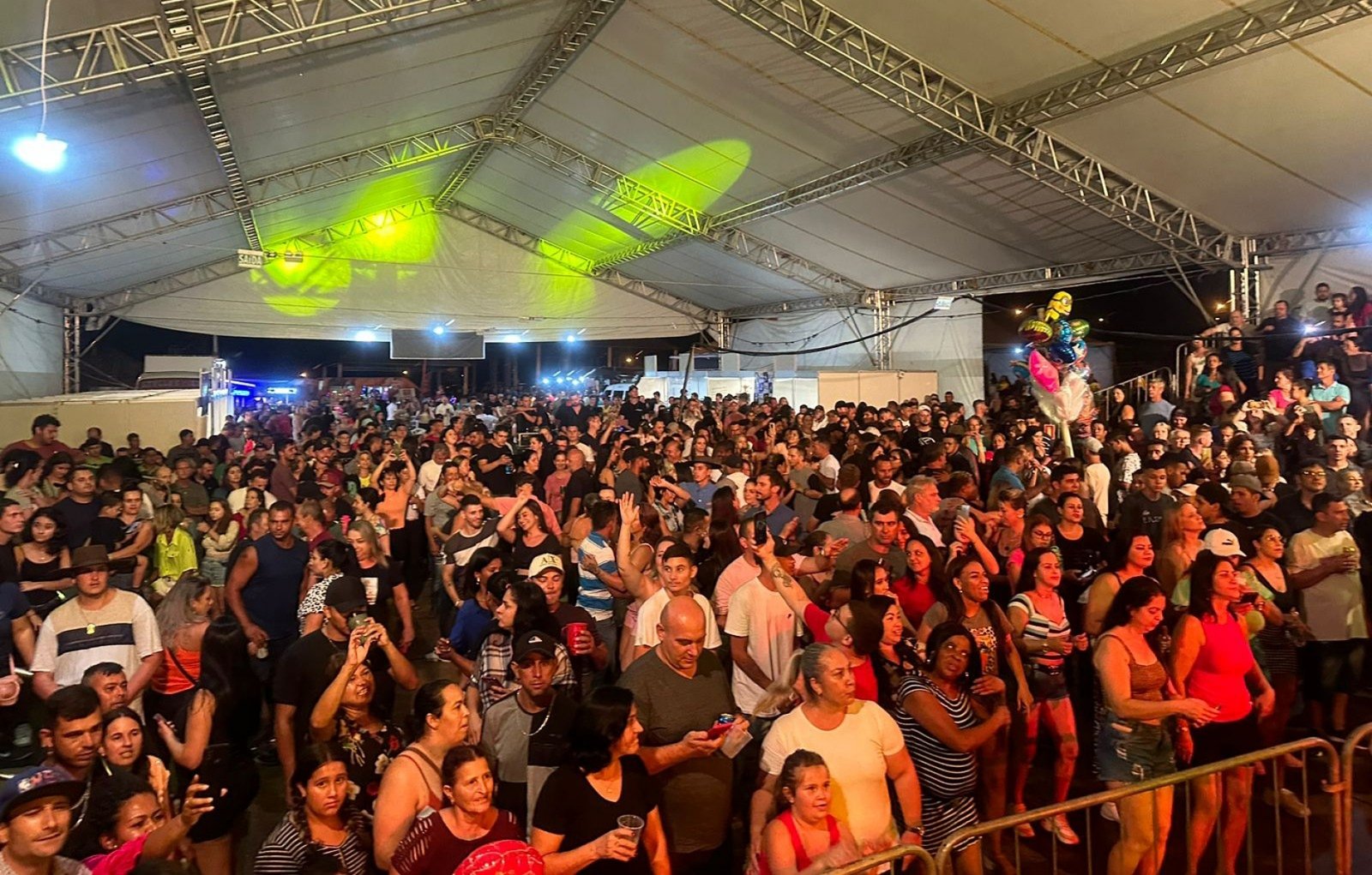 Milhares de pessoas participam da festa dos 31 anos da cidade