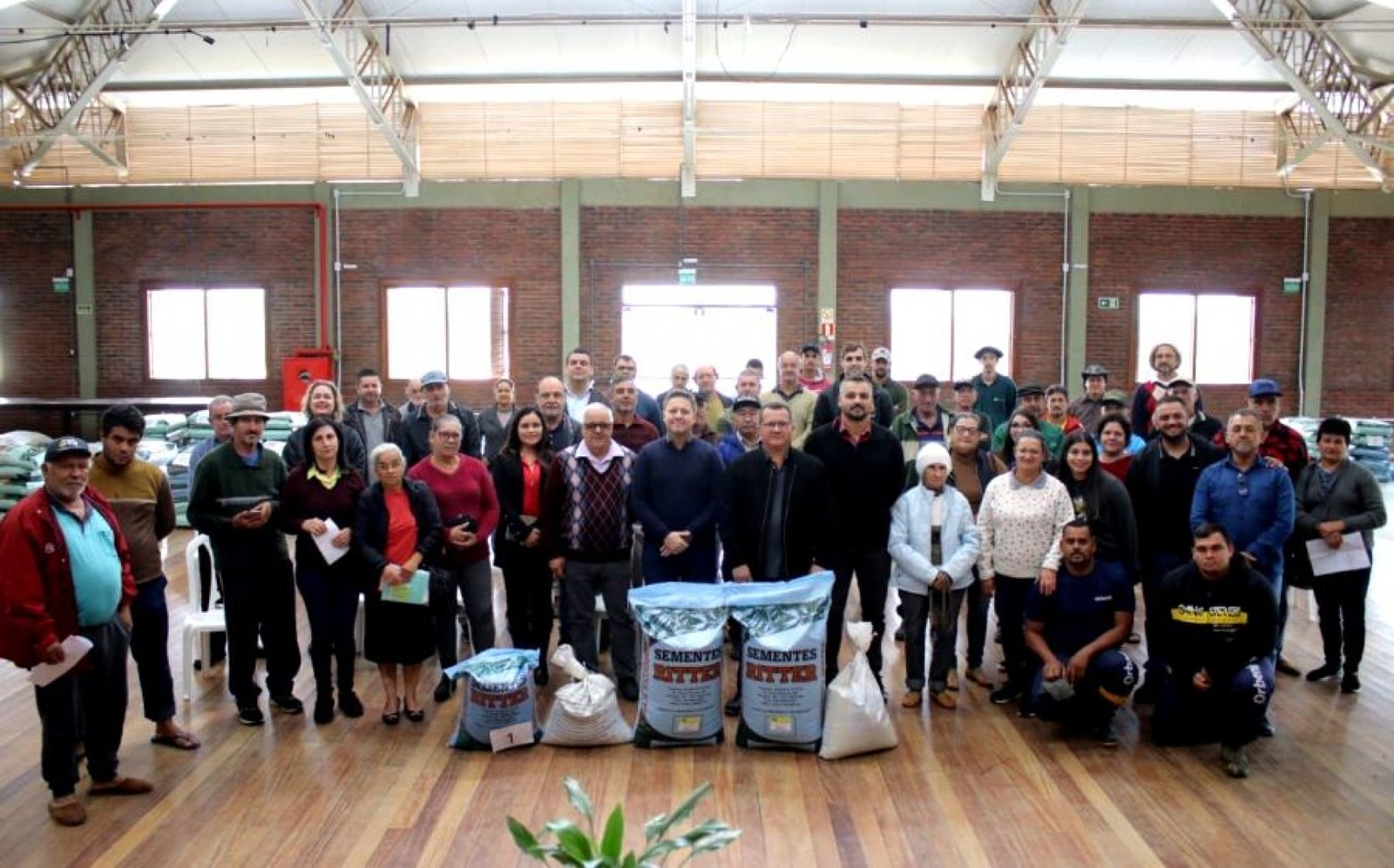 Nova Santa Rita entregou mais de 7 mil kg de sementes para agricultores