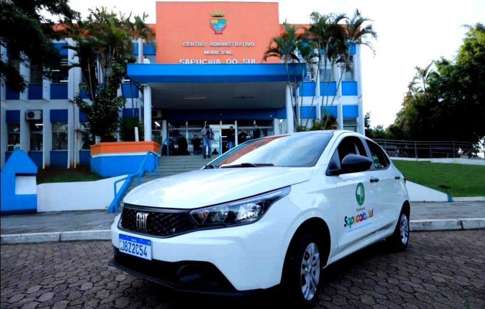 Prefeitura entrega veículo que integrará a frota municipal