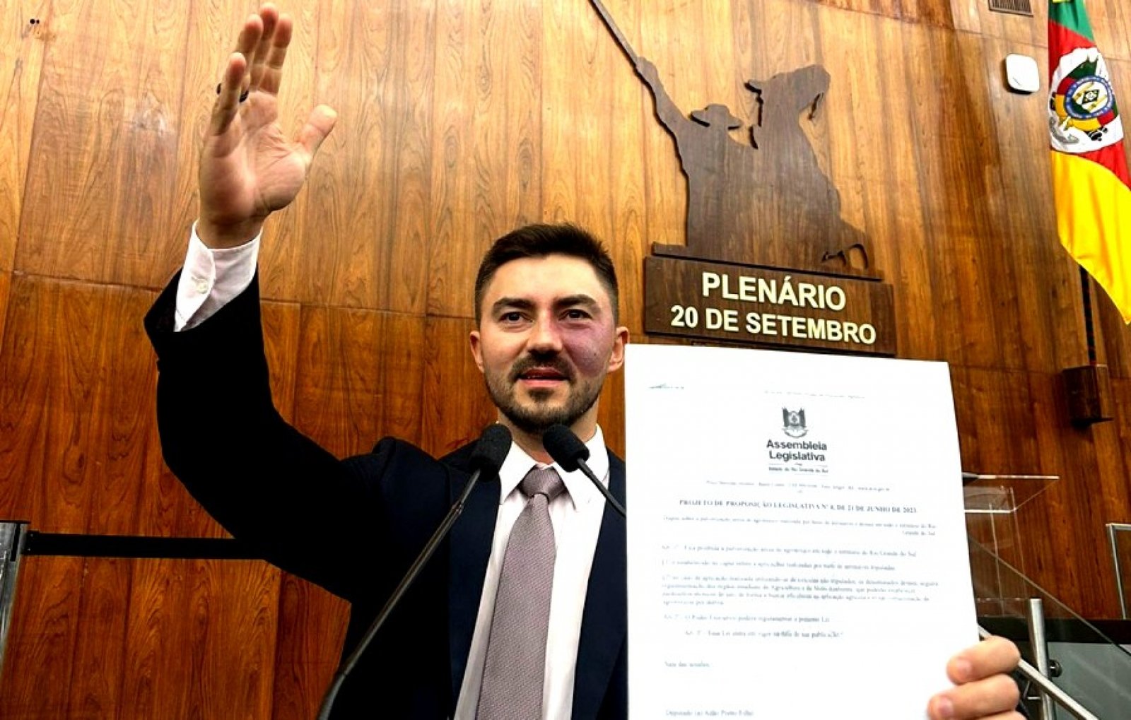 Apresentado projeto que proíbe pulverização aérea de agrotóxico no RS