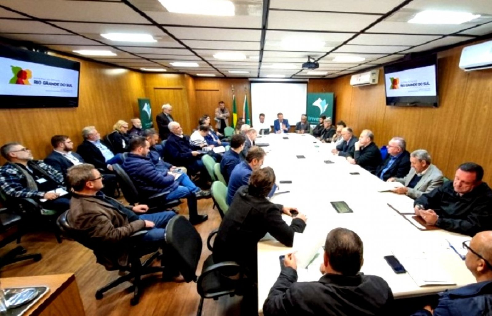 Reunião avança em busca de apoio ao setor da proteína animal no RS