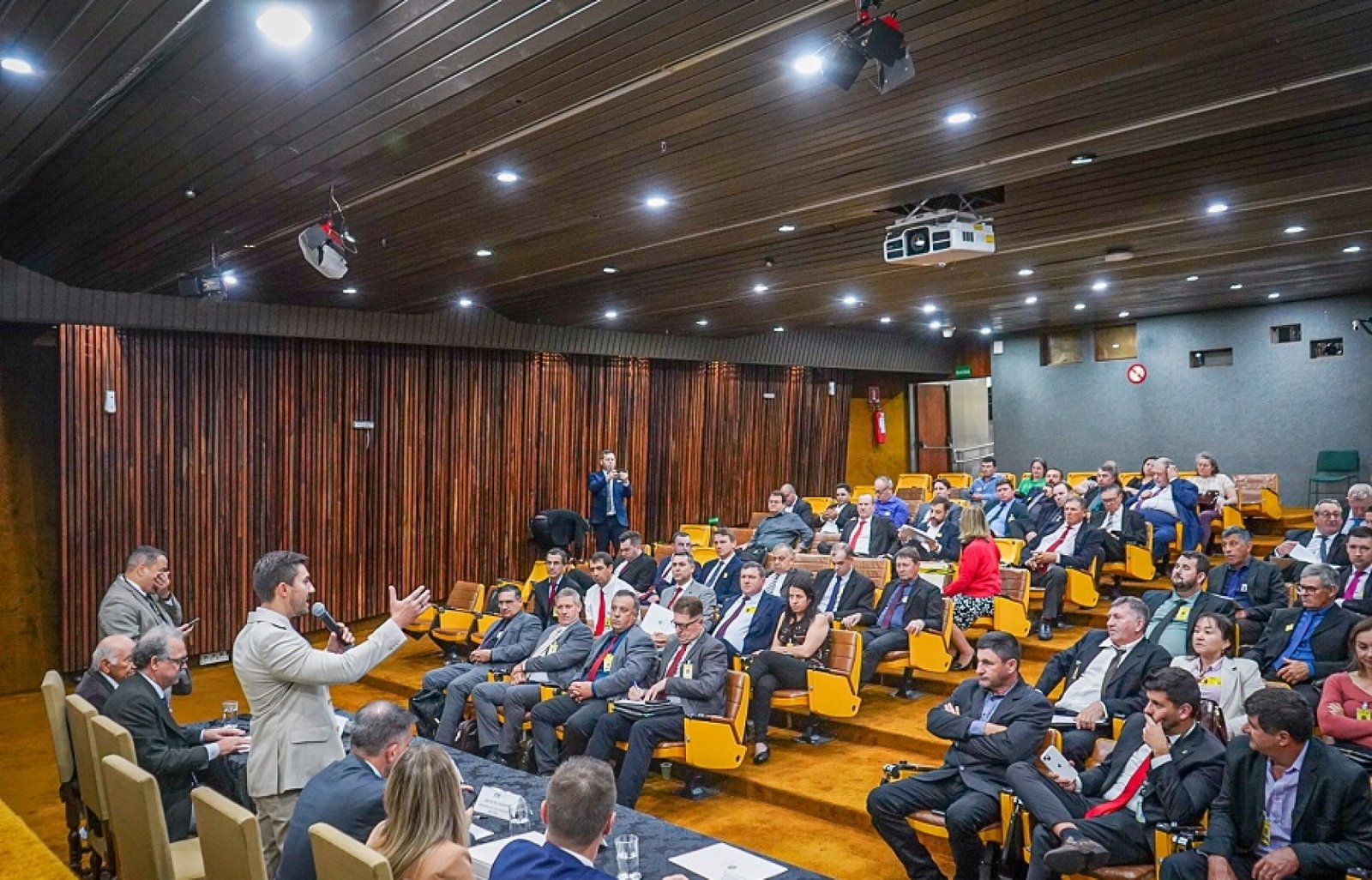 Deputado Adão Pretto lidera comitiva de prefeitos em Brasília