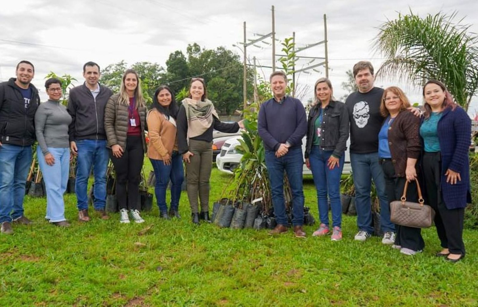 Prefeitura entrega mudas frutíferas para a população