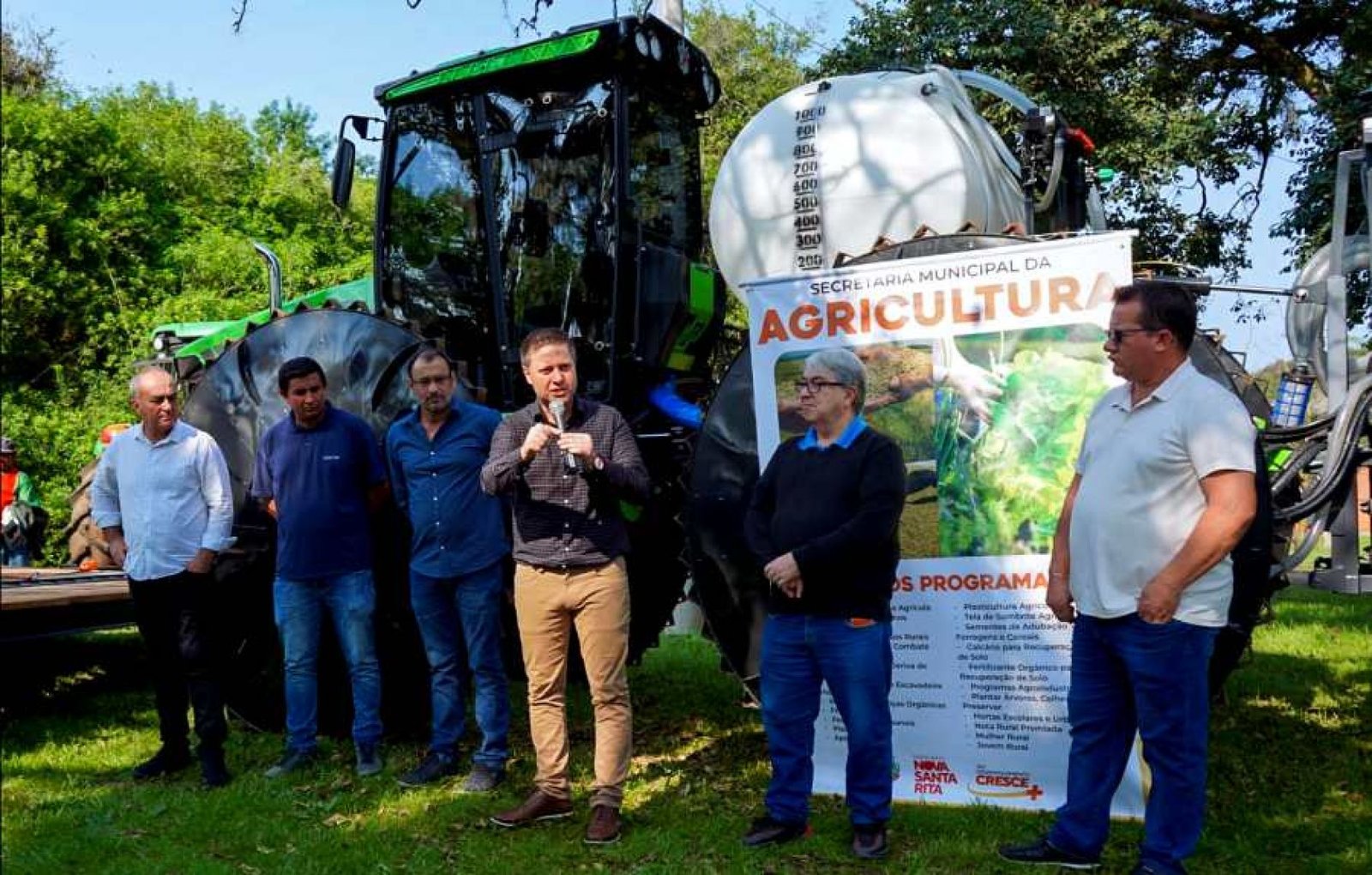 Patrulha Agrícola recebeu trator autopropelido articulado