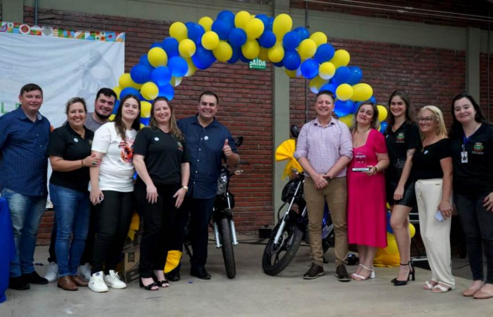 Campanha Nota Premiada entregou 2 motos e TV para cidadãs da comunidade