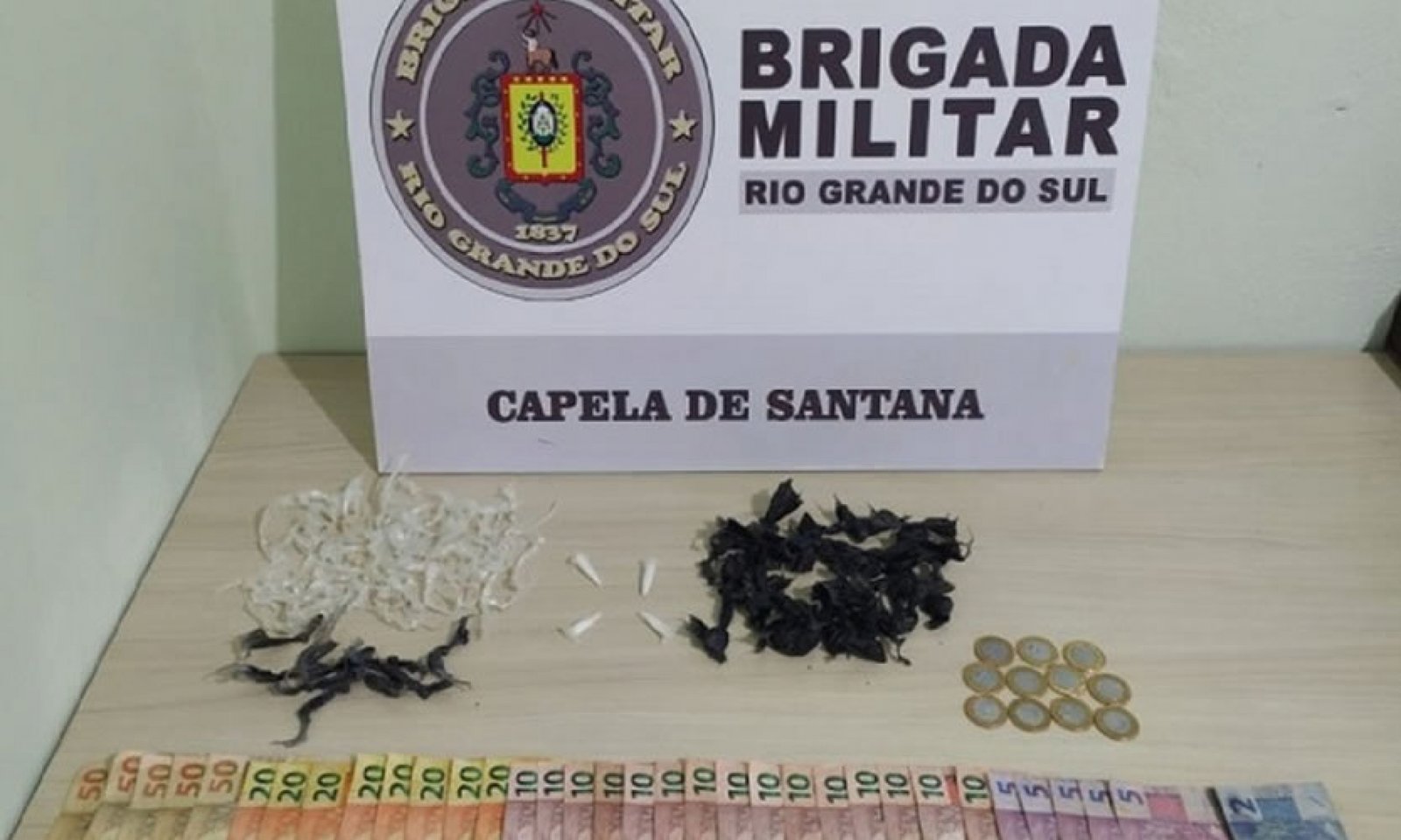 Brigada Militar prende dupla de mulheres com drogas no Bairro Minha Morada