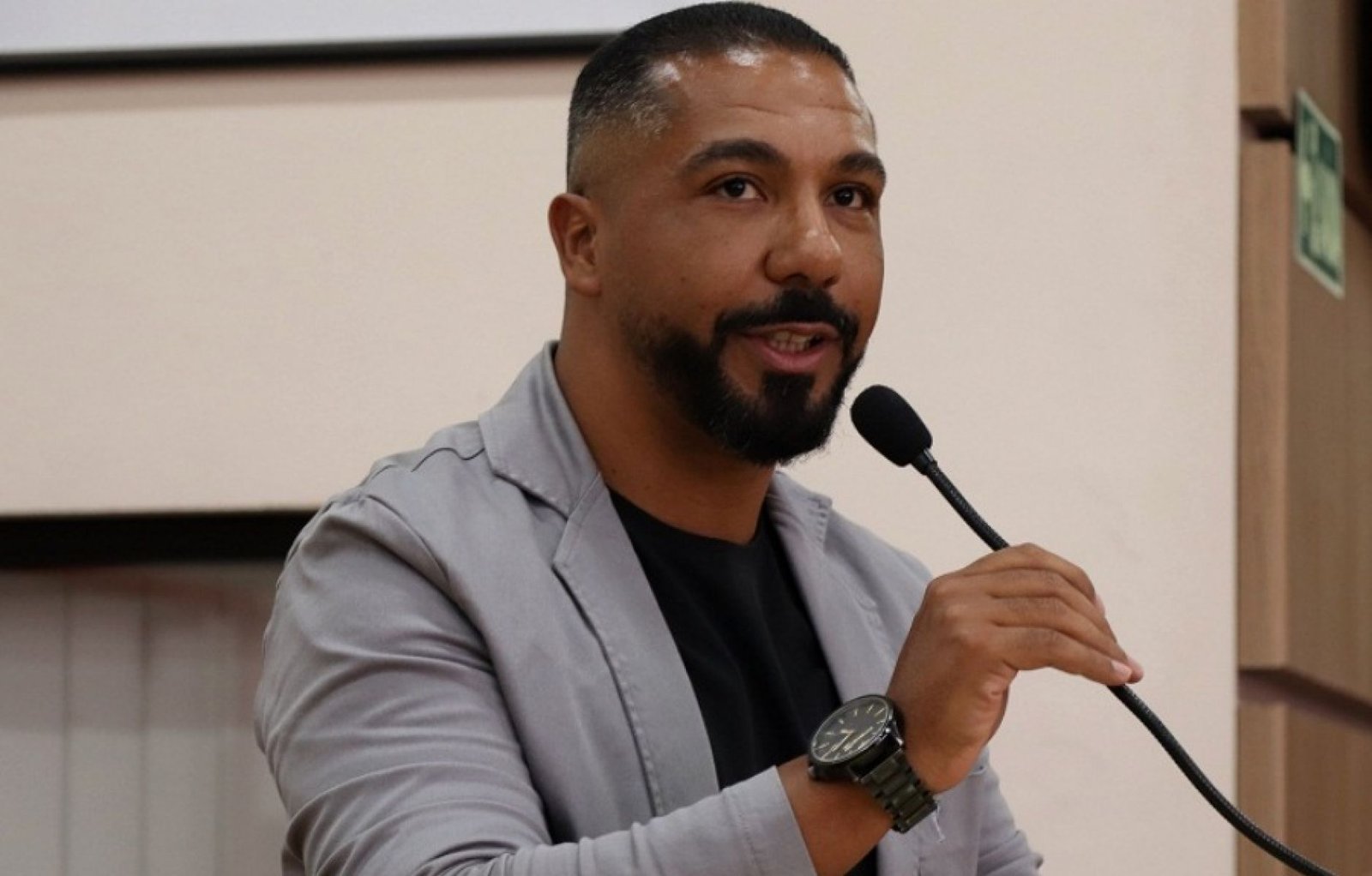 Vereador Eliézer Machado toma posse na Câmara de Esteio