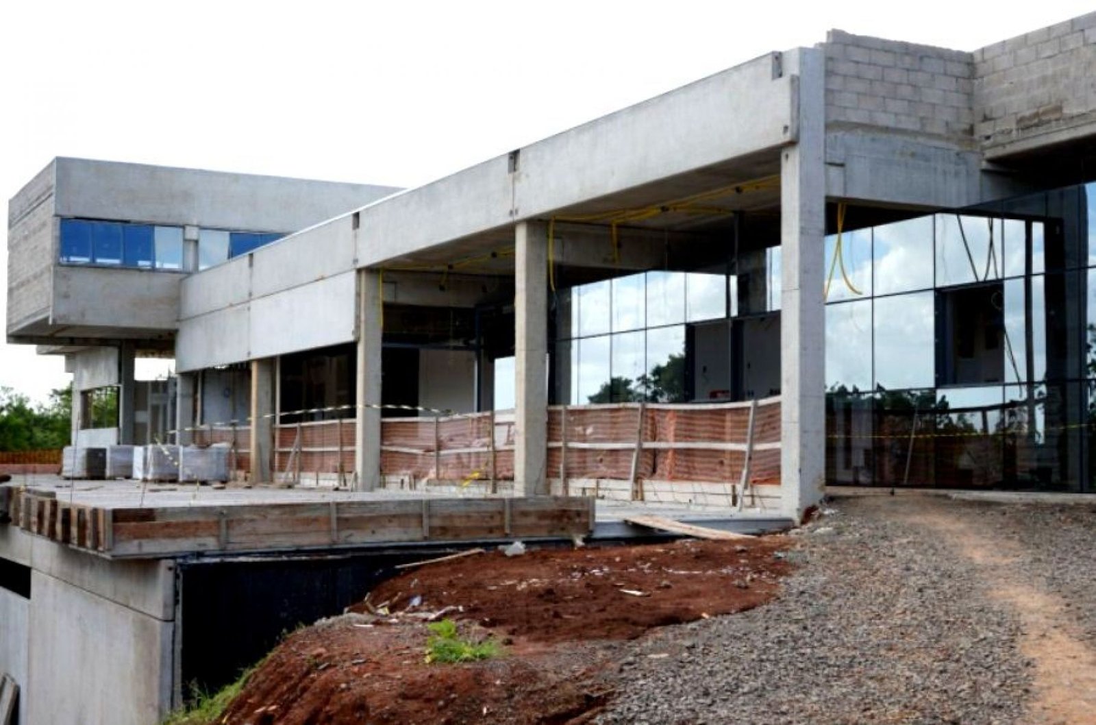 Obras da Policlínica 24 horas de Nova Santa Rita avançam