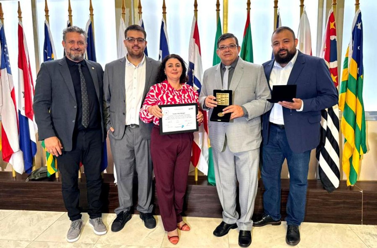 Prefeito de Sapucaia do Sul recebeu homenagem na Assembleia Legislativa