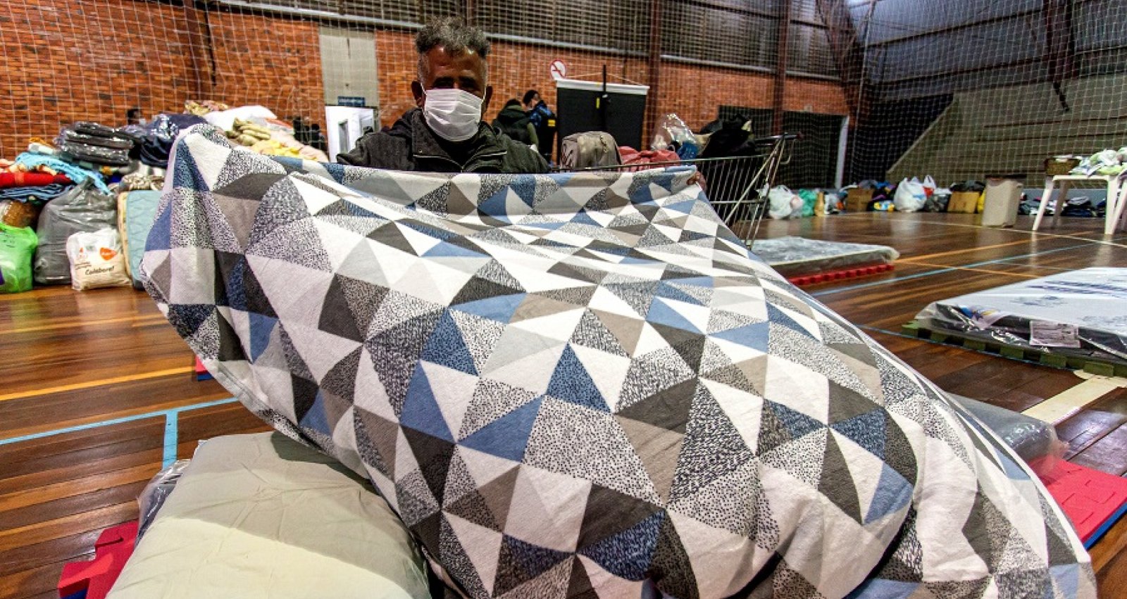 Centro Olímpico de Canoas recebe moradores de rua