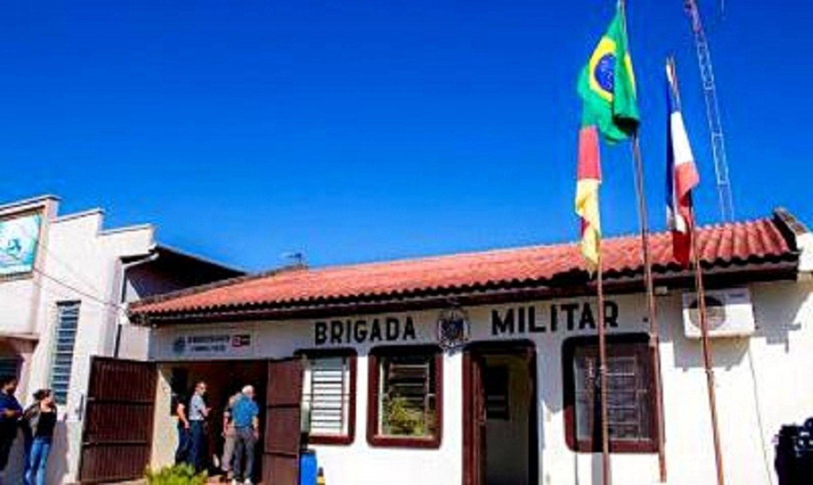 Câmeras de monitoramento identificam assaltante