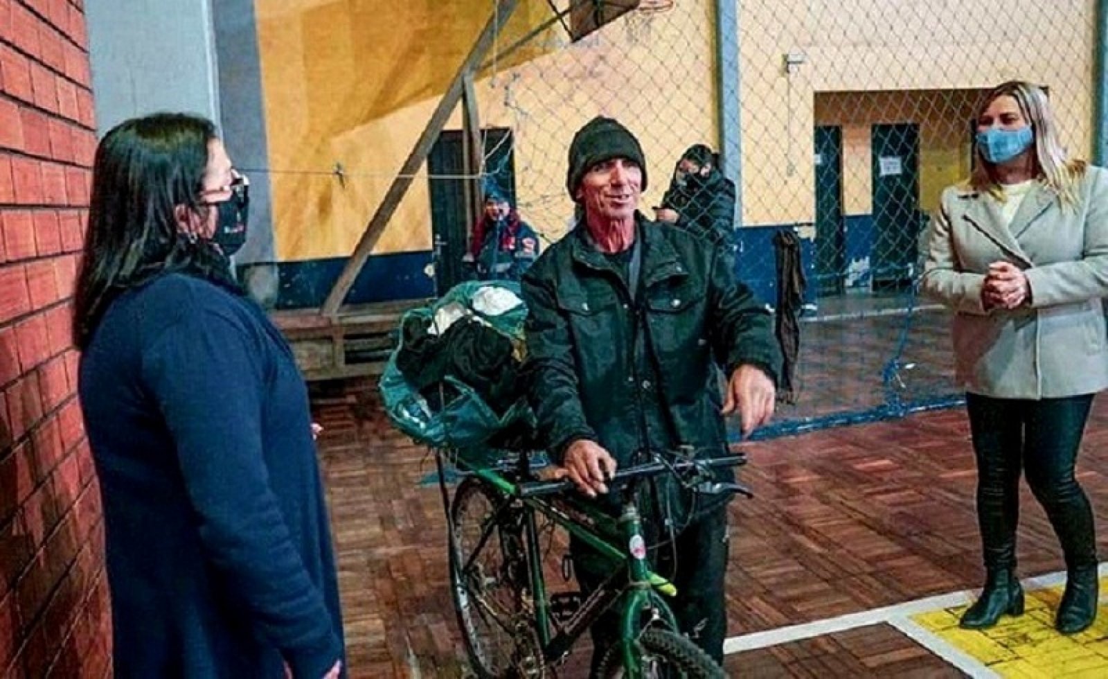 Ginásio João Freitas Filho virou abrigo emergencial contra o frio