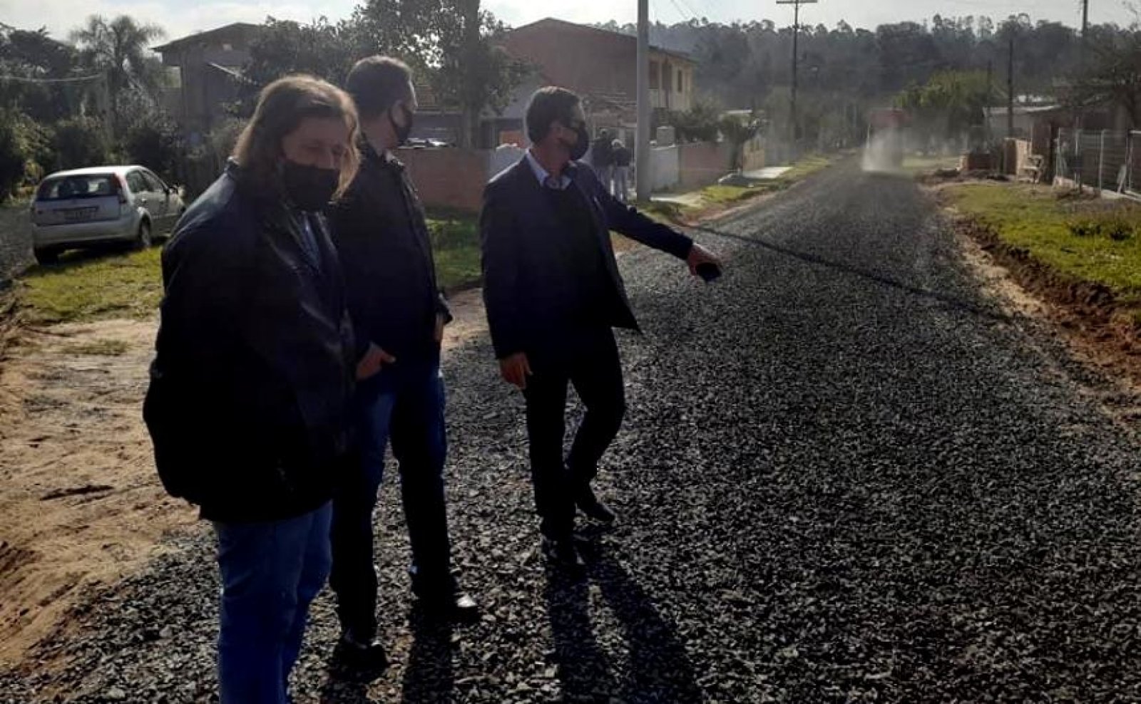 Prefeito em exercício conferiu obra e visitou escola municipal