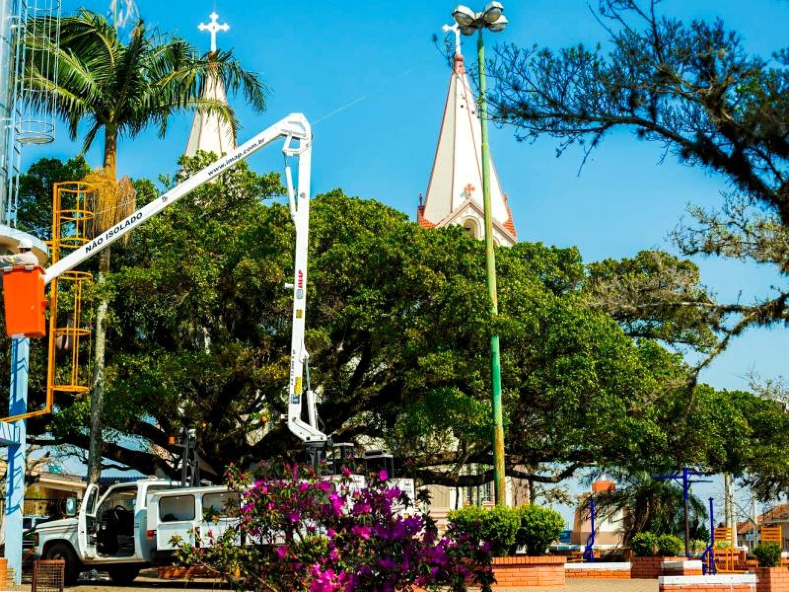Reforçada a iluminação na praça central da cidade