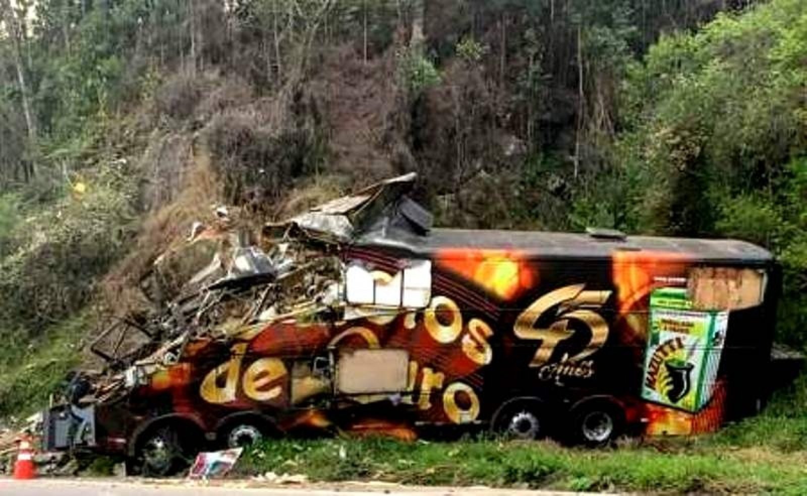 Luto na Cultura: vocalista dos Garotos de Ouro morreu em acidente com ônibus do grupo