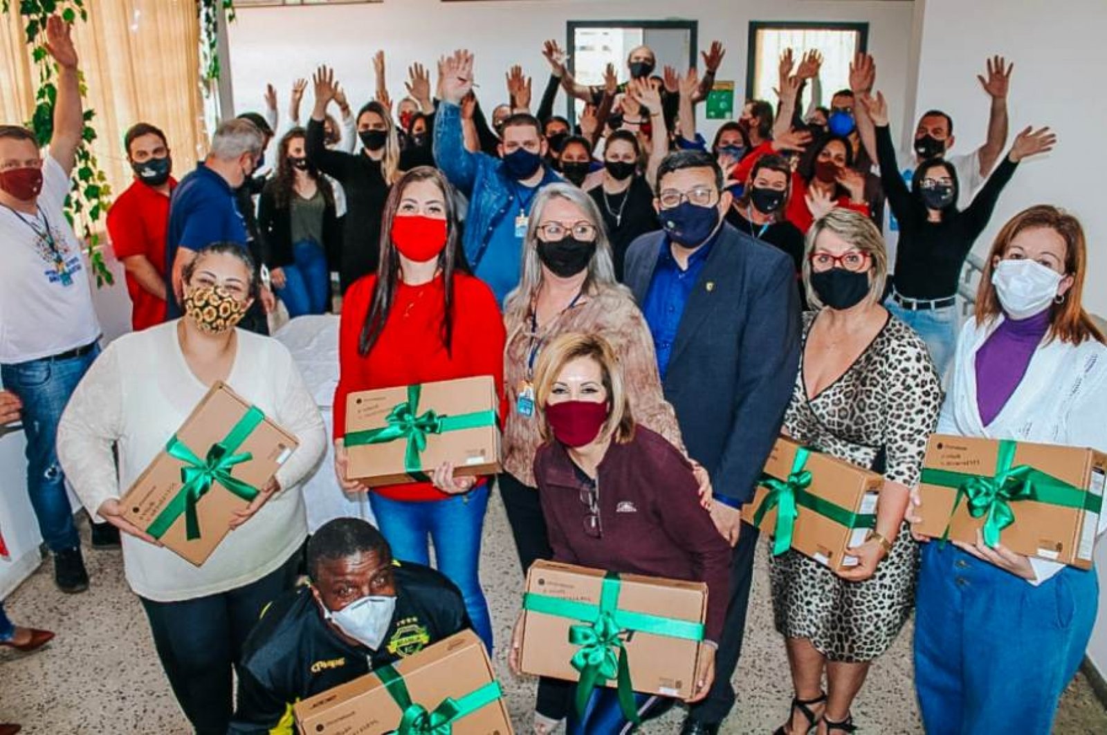 Prefeitura de Sapucaia entregou 1.380 chromebooks para professores