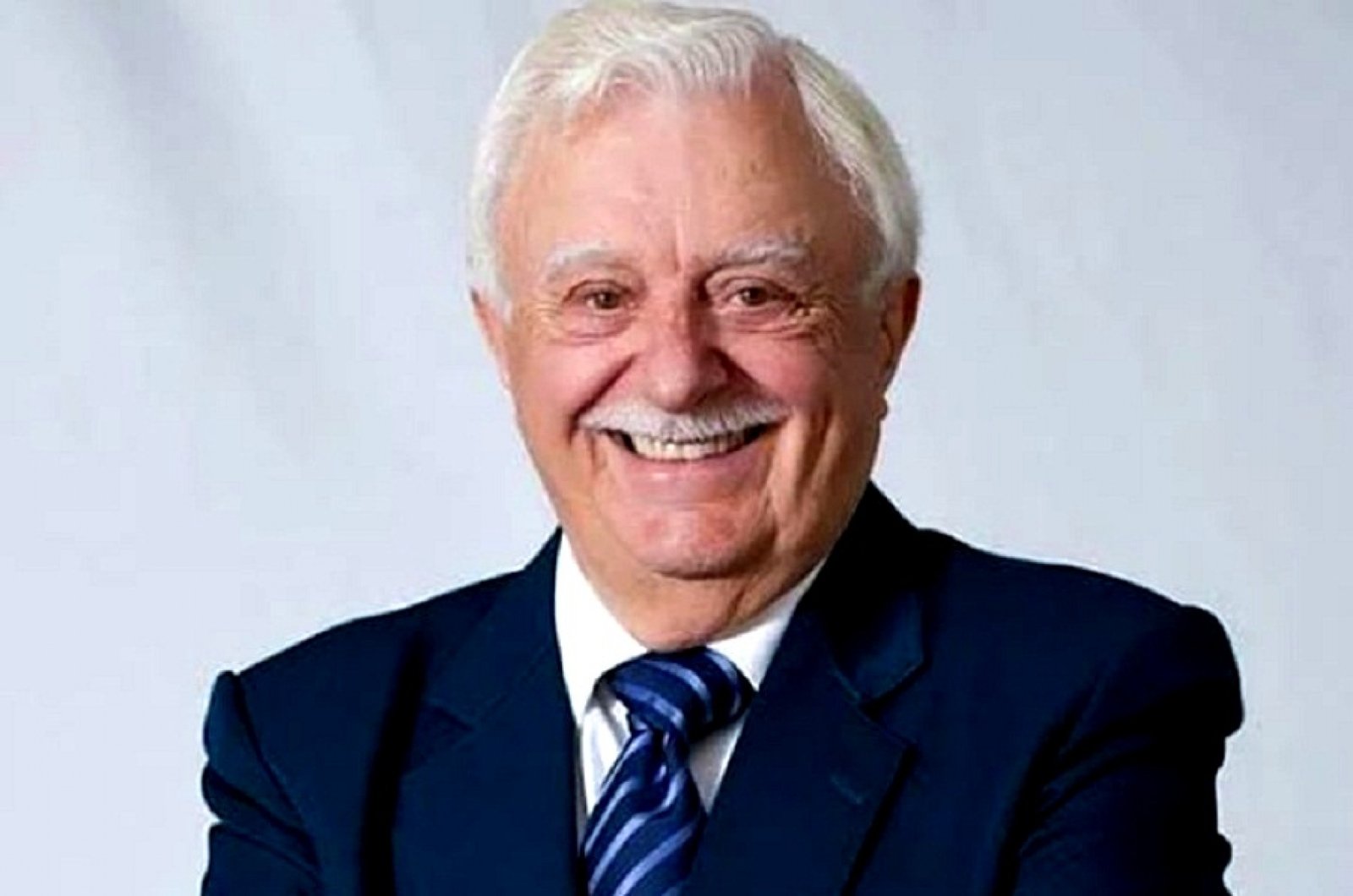 Morreu o fundador e proprietário das Lojas Colombo