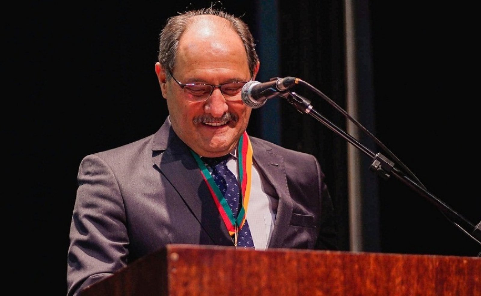 Ex-governador José Ivo Sartori recebeu medalha do Mérito Farroupilha