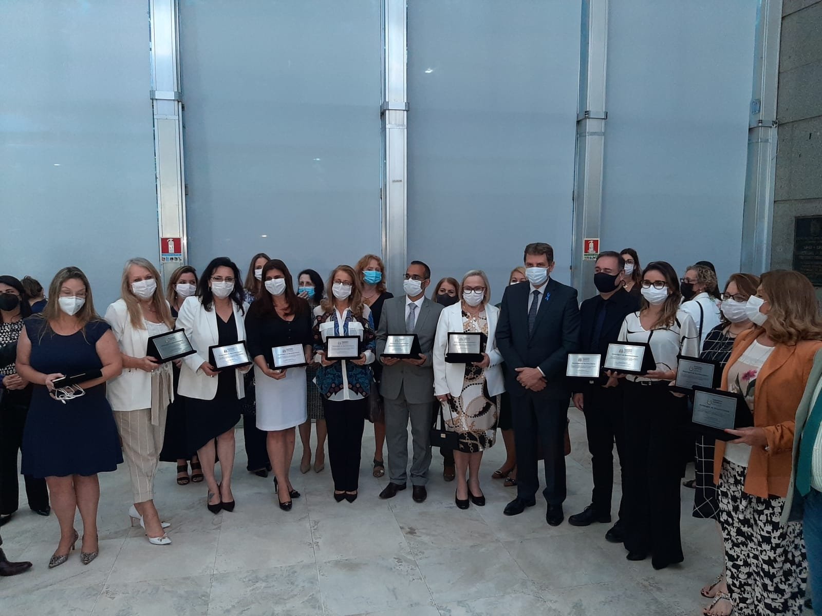 Deputado Ernani Polo homenageia profissionais da saúde