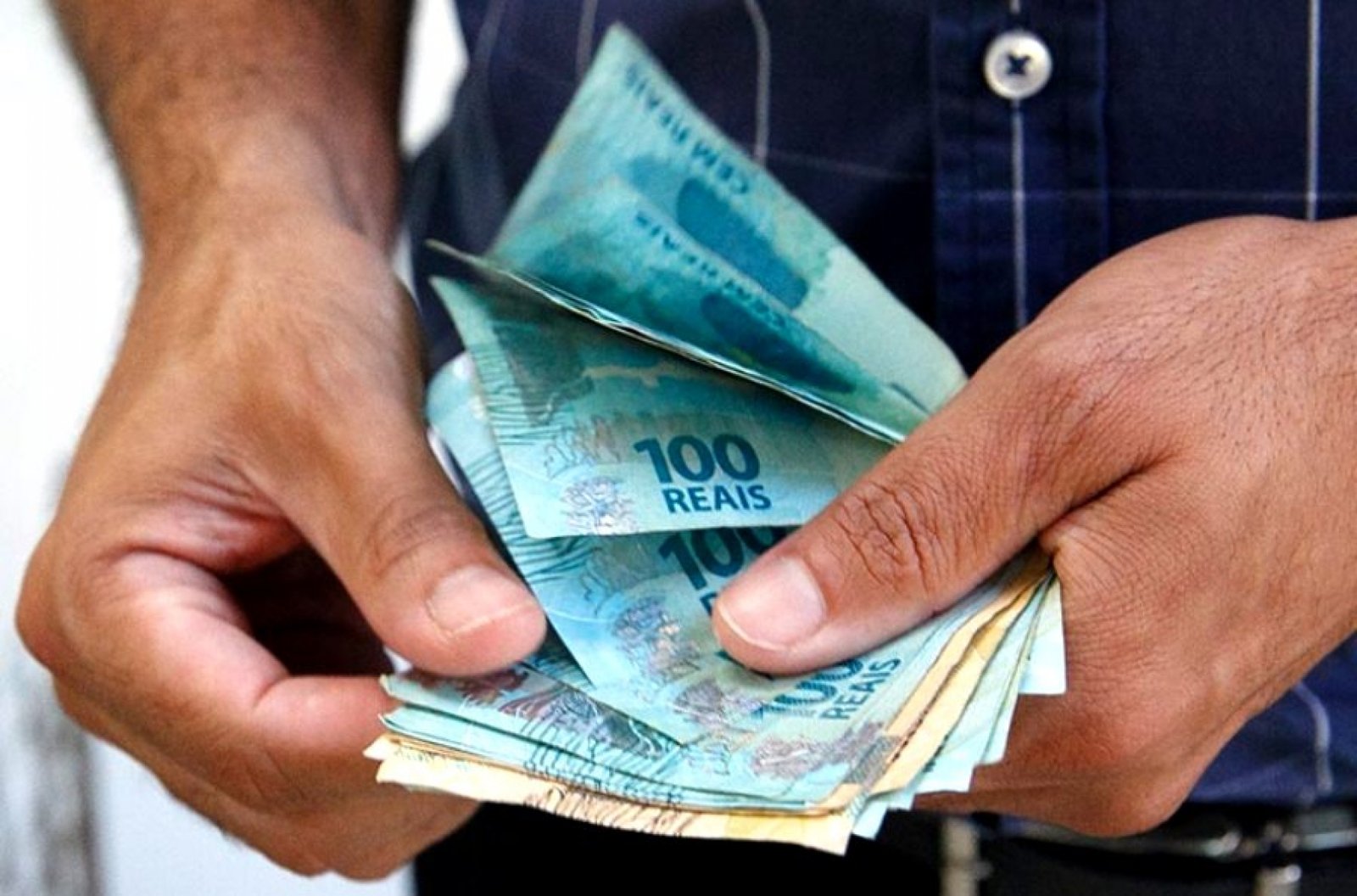 Salário mínimo sobe pra 1.212 reais no ano novo