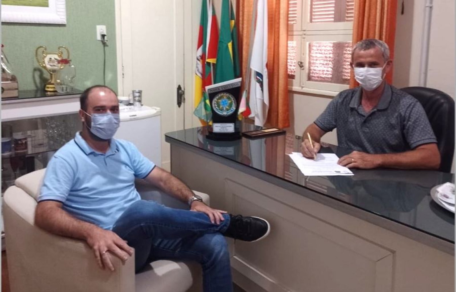 Prefeito sancionou Lei de reajuste aos servidores municipais