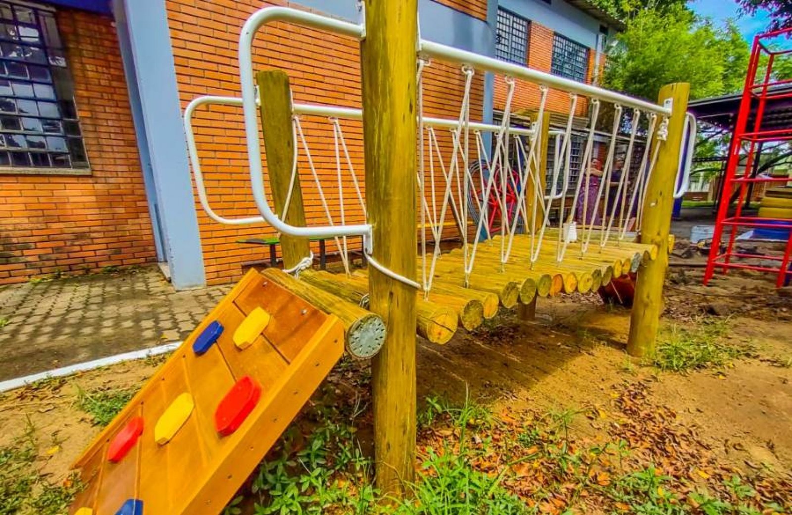 6 praças de escolas já estão revitalizadas na cidade