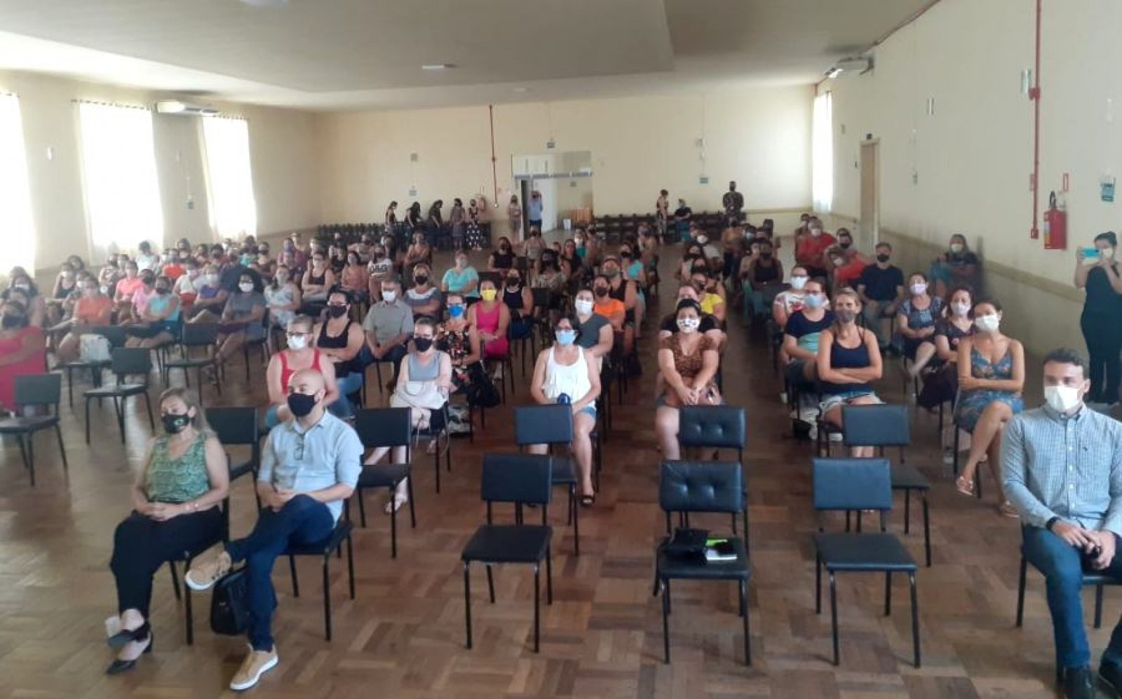 Servidores de Escolas Municipais participam de atividade antes da volta às aulas