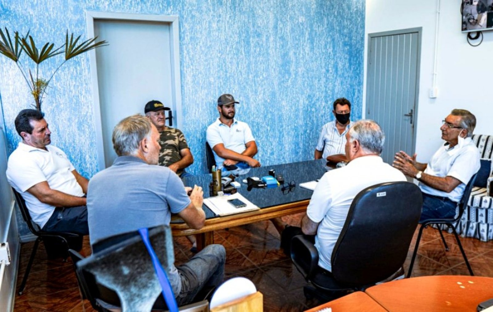 Prefeito Alfredo recebeu lideranças da produção do município